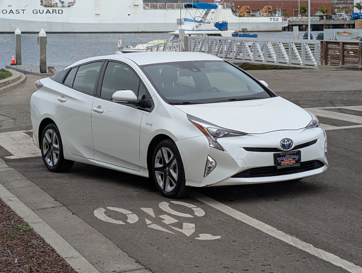 2016 Toyota Prius Two Eco Three Four Touring photo 3