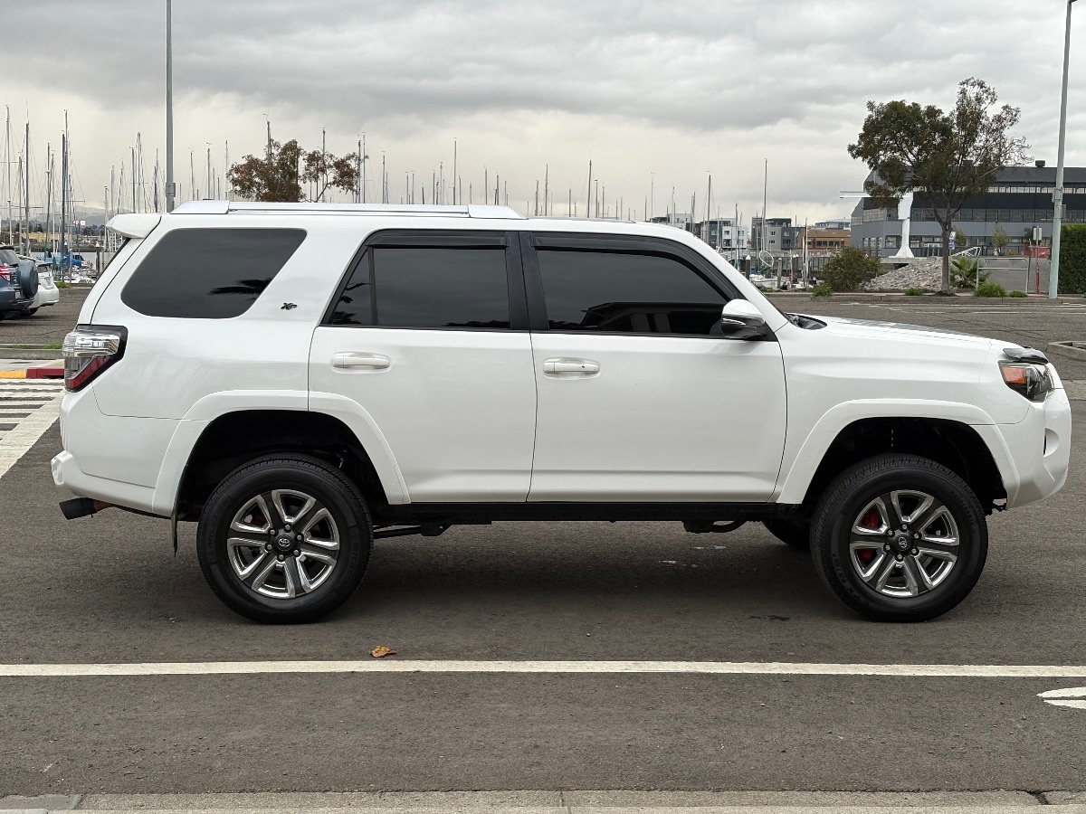 2016 Toyota 4Runner SR5 Premium photo 4
