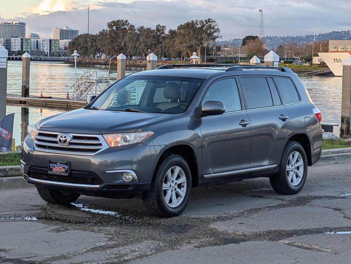 2013 Toyota Highlander SE photo 2