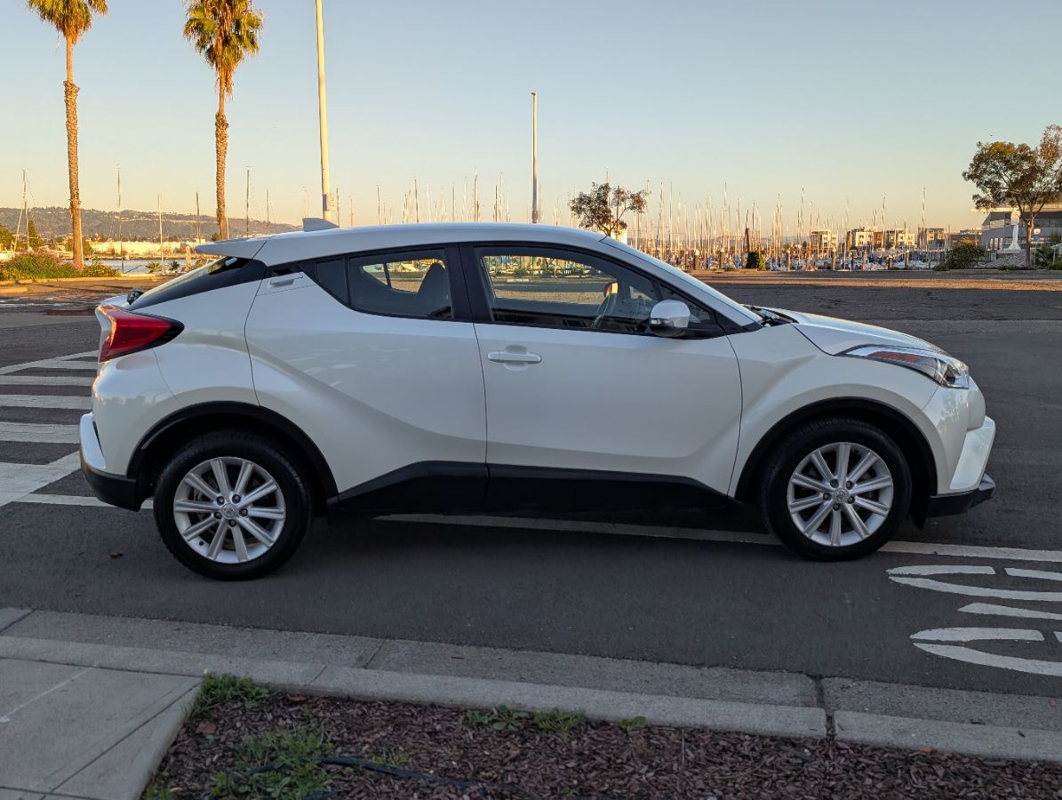 2019 Toyota C-HR XLE Limited photo 4