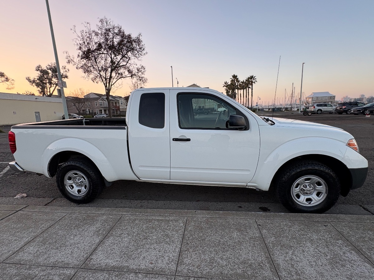 2013 Nissan Frontier S photo 4