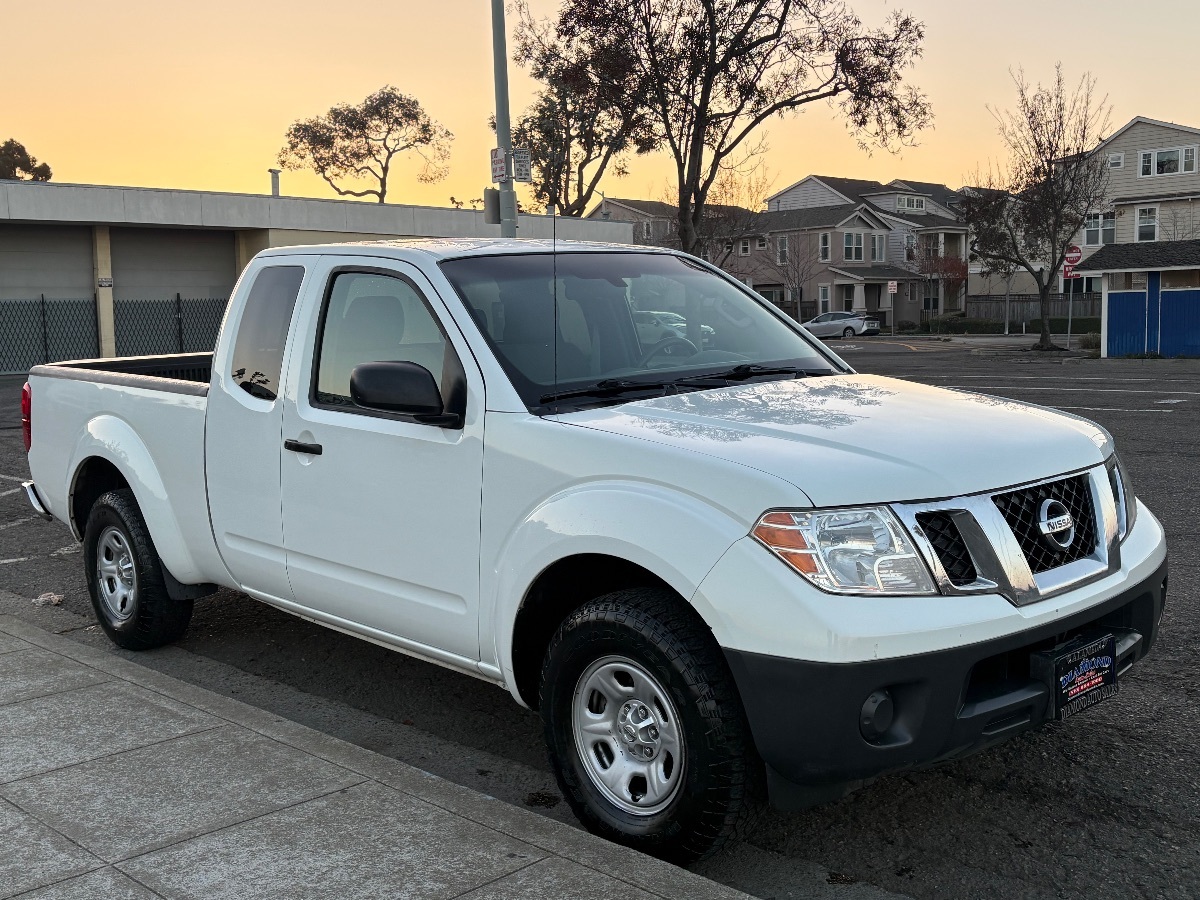 2013 Nissan Frontier S photo 3