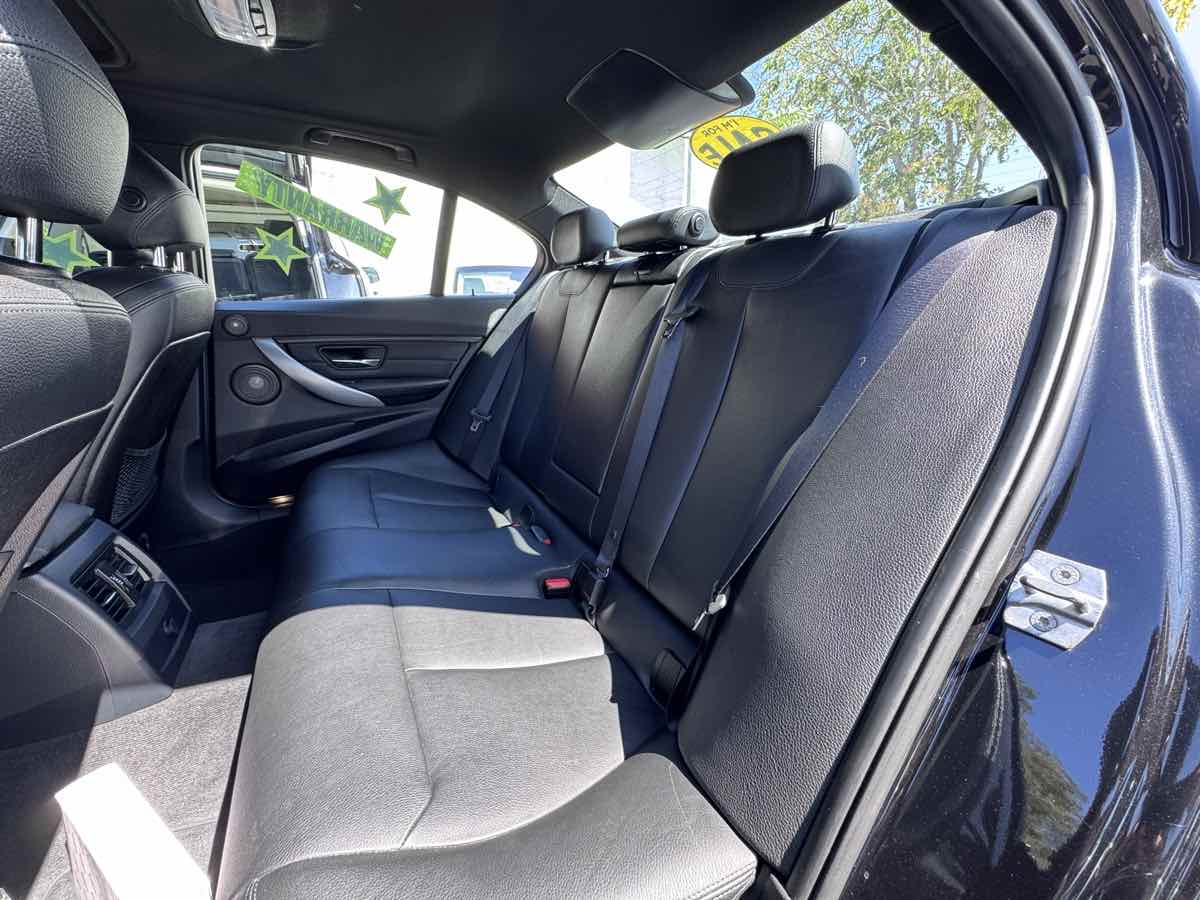 BMW 3 Series photo 13