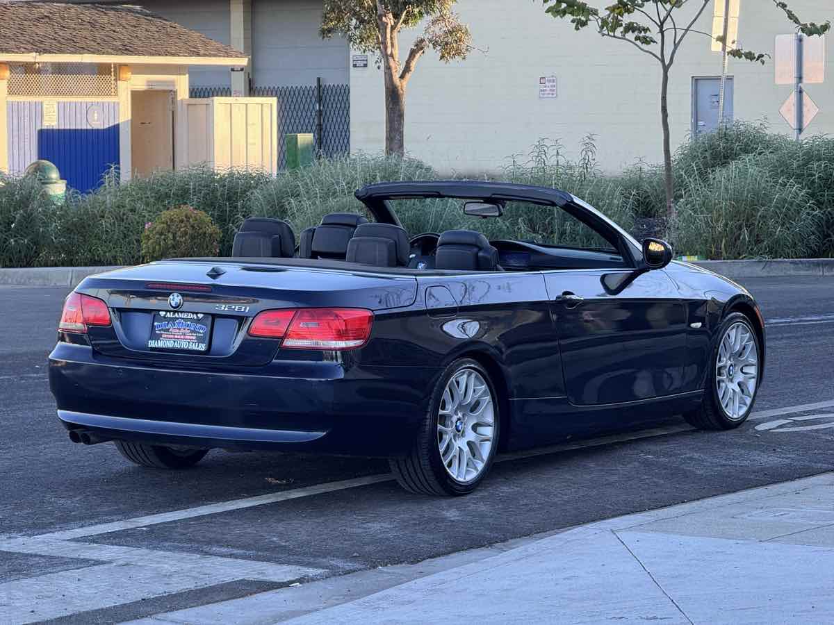 BMW 3 Series photo 5