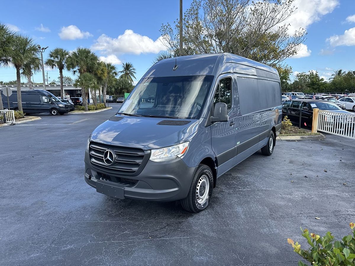 2019 Mercedes-Benz Sprinter Crew Van Base photo 3