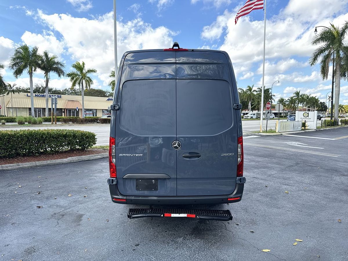 2019 Mercedes-Benz Sprinter Crew Van Base photo 6