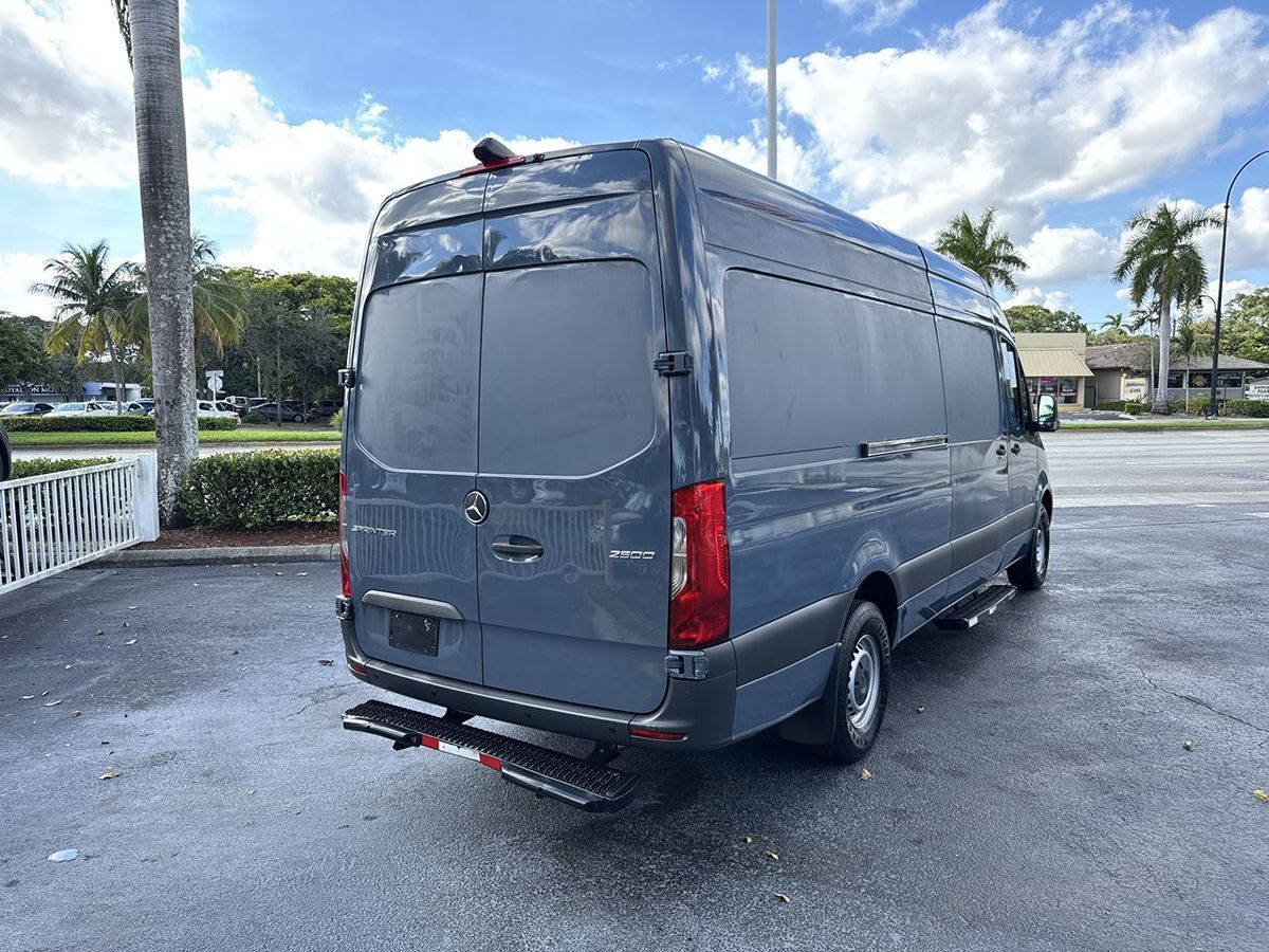 2019 Mercedes-Benz Sprinter Crew Van Base photo 7