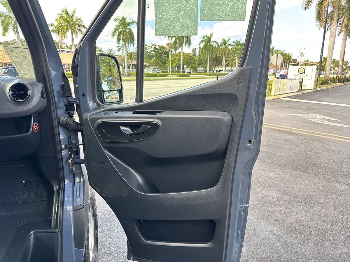 2019 Mercedes-Benz Sprinter Crew Van Base photo 27