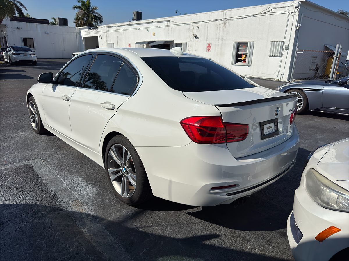 2018 BMW 3 Series 330i photo 3