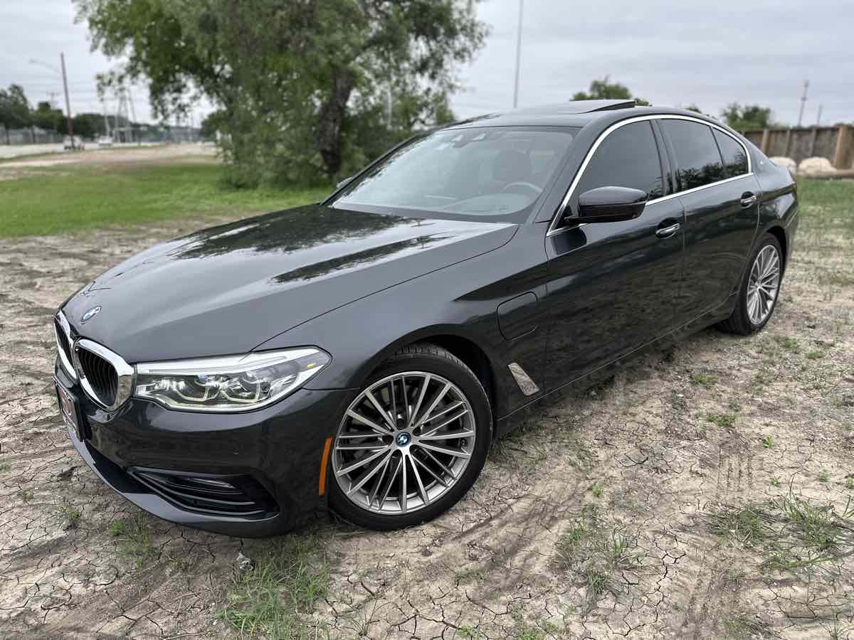 2018 BMW 5 Series 530e iPerformance Sedan's photo