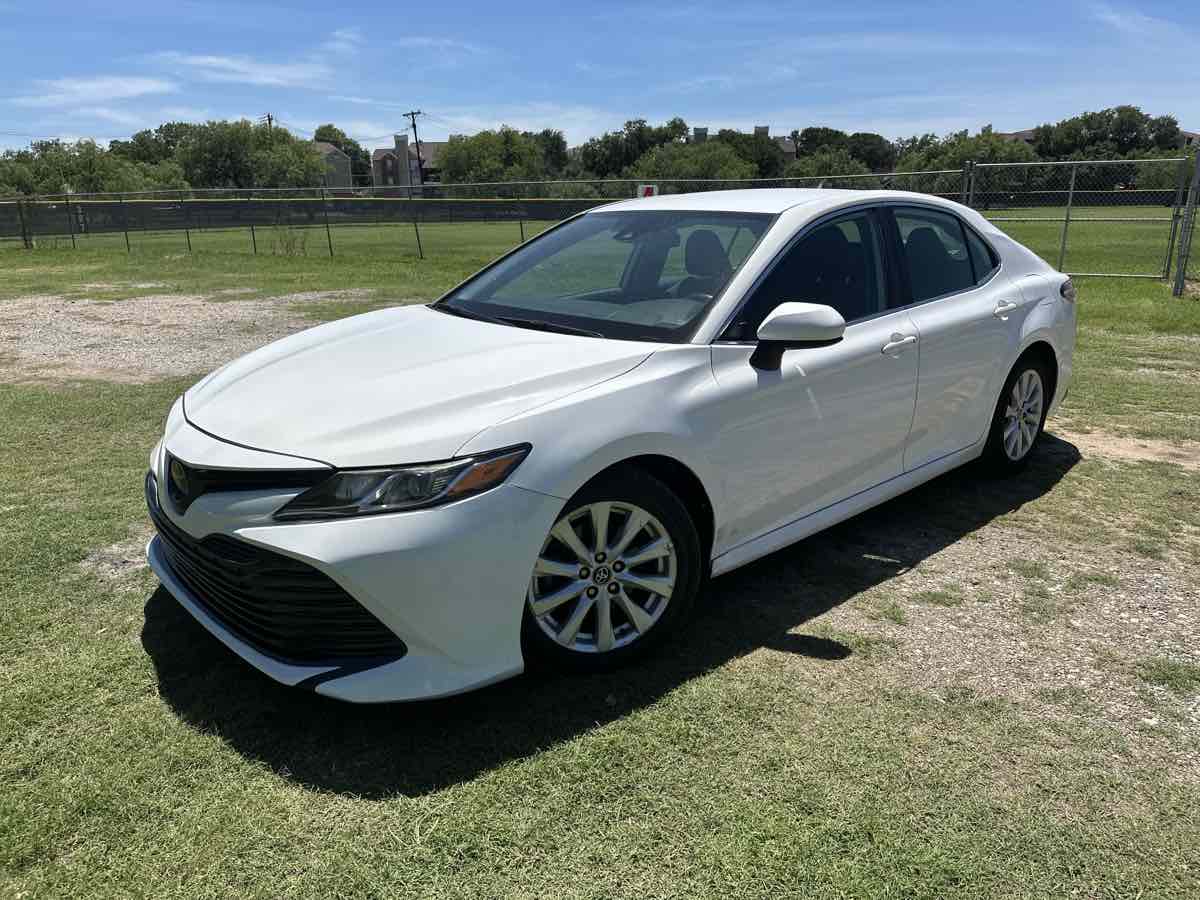 2020 Toyota Camry 2.5 Auto LE's photo