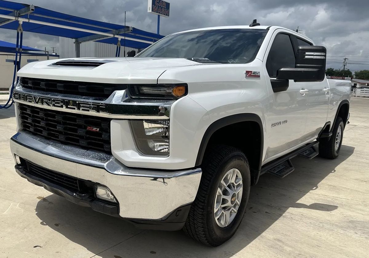 2022 Chevrolet Silverado HD LT 4WD Crew Cab Standard Box's photo