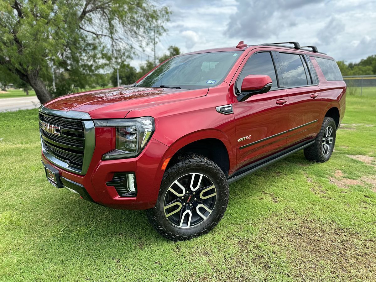 2022 GMC Yukon XL AT4 4WD photo