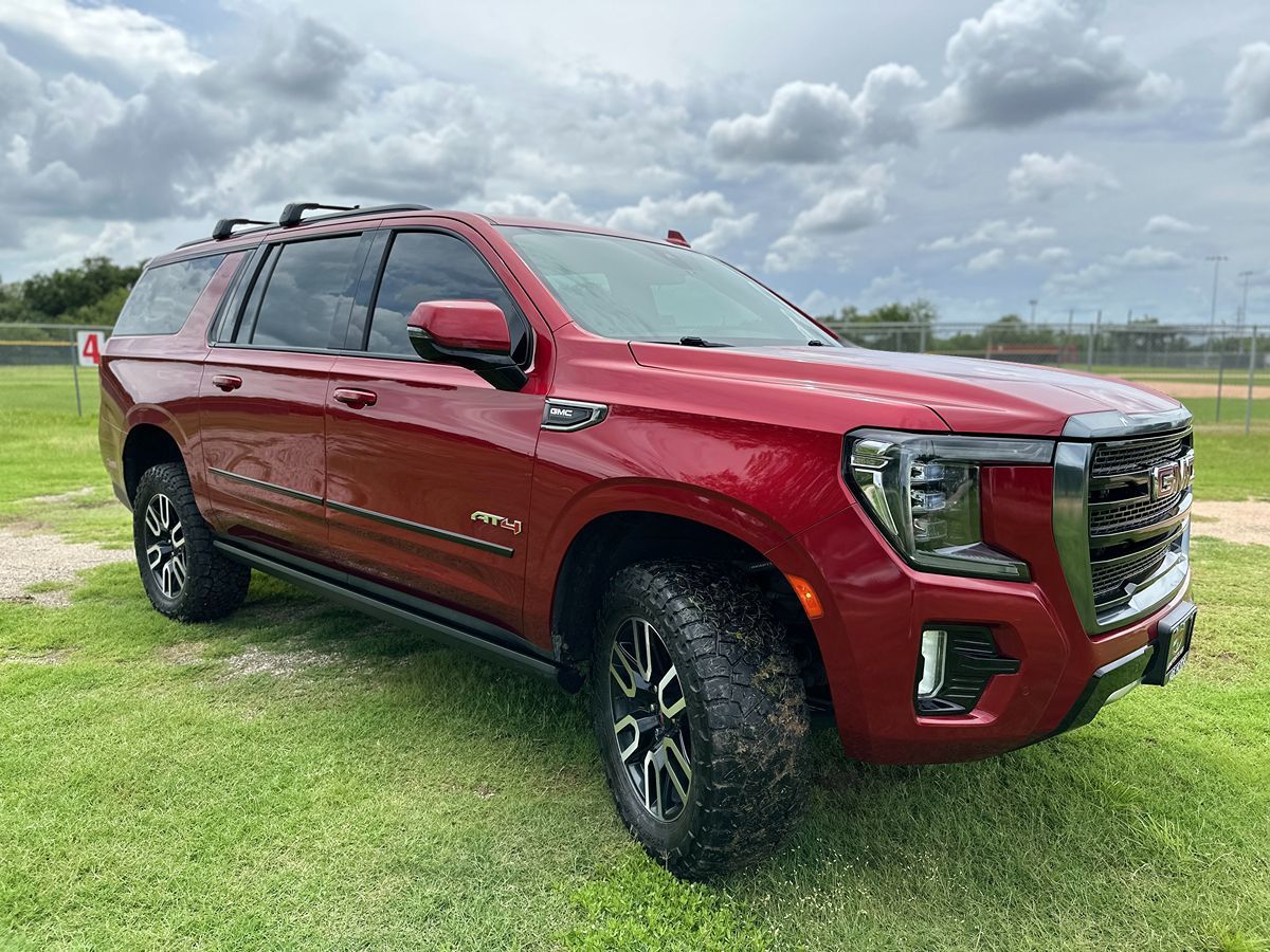 2022 GMC Yukon XL AT4 - Photo 3