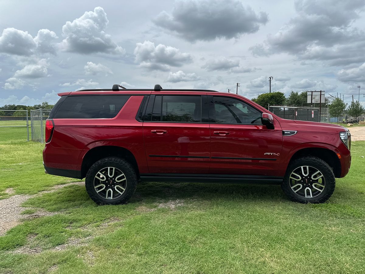 2022 GMC Yukon XL AT4 - Photo 4