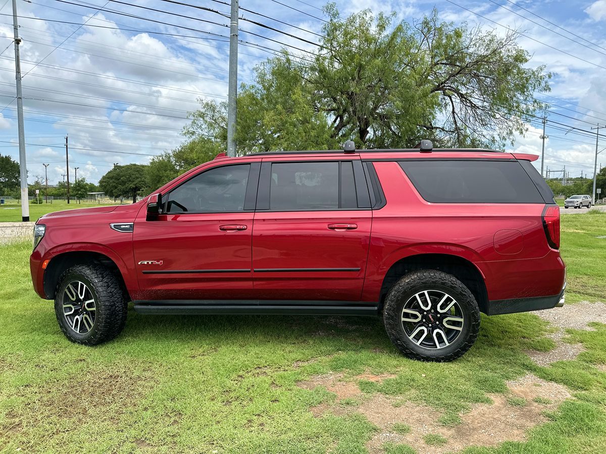 2022 GMC Yukon XL AT4 - Photo 8