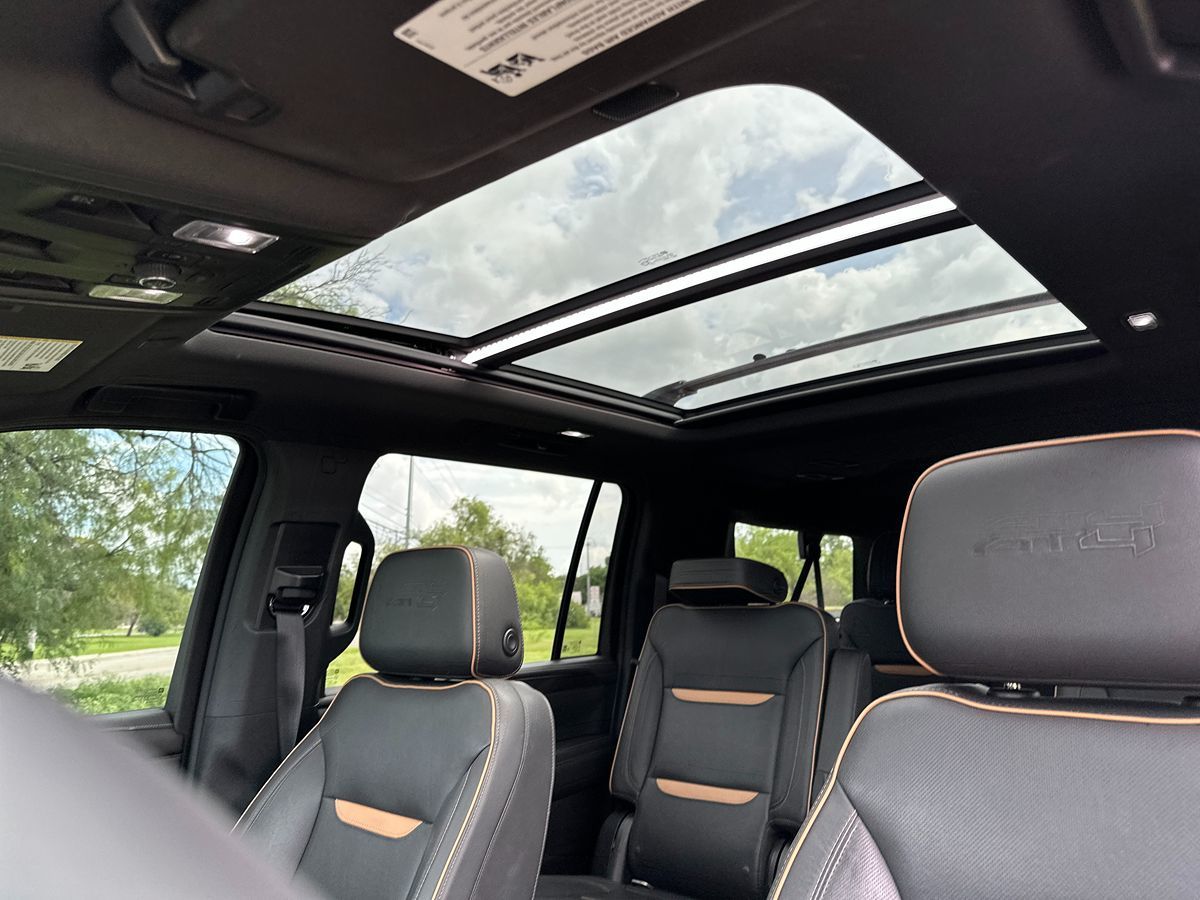 2022 GMC Yukon XL AT4 - Photo 11