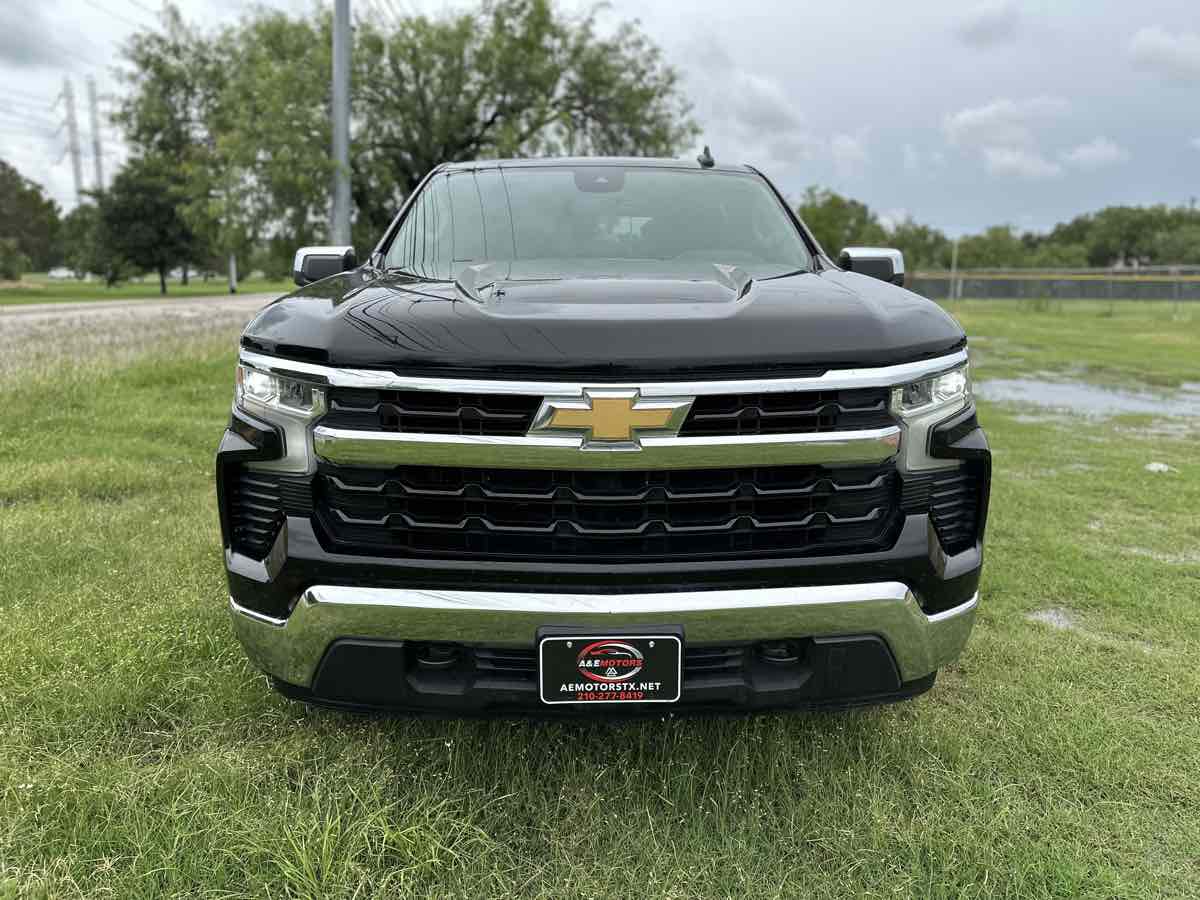 2022 Chevrolet Silverado 1500 LT - Photo 2