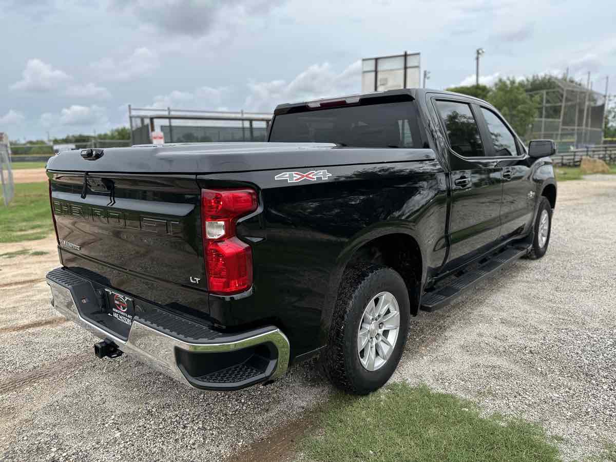 2022 Chevrolet Silverado 1500 LT - Photo 4