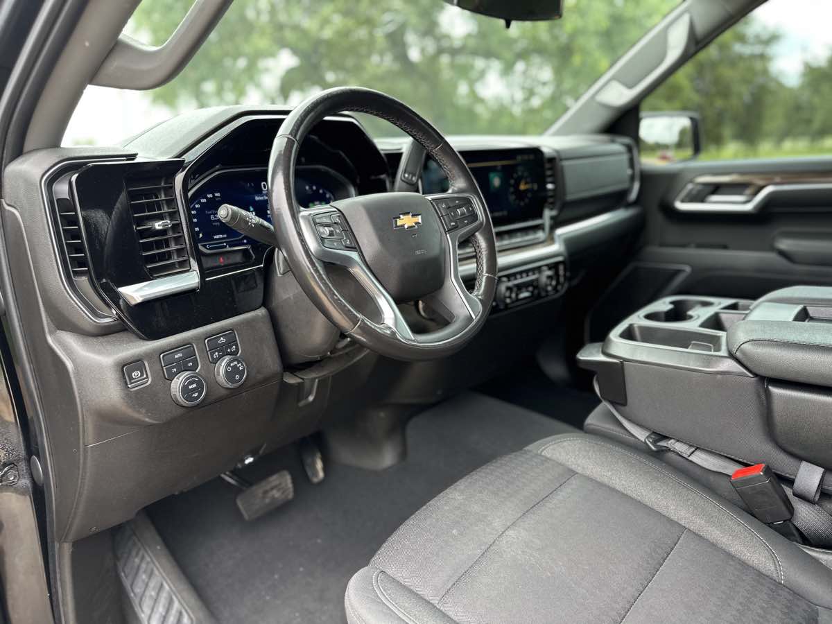 2022 Chevrolet Silverado 1500 LT - Photo 9