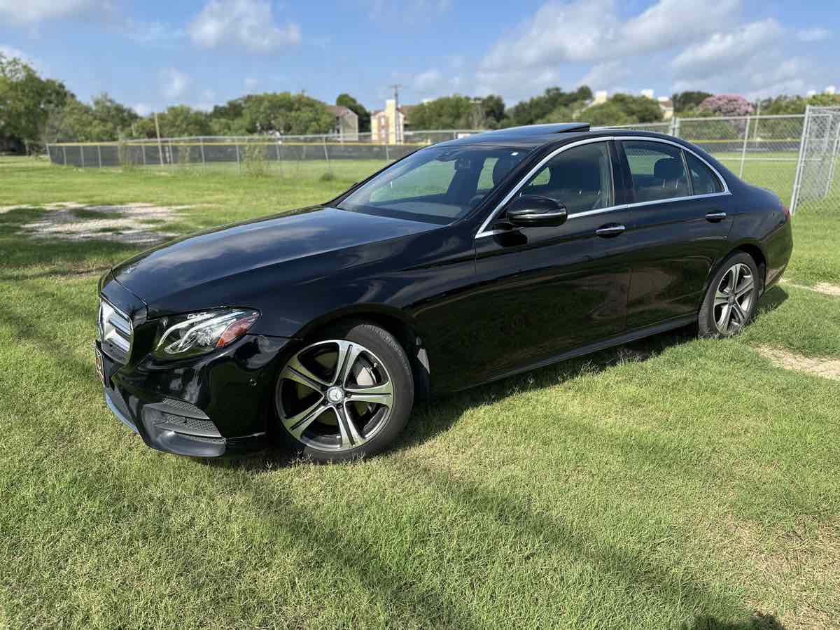 2017 Mercedes-Benz E-Class E300 4MATIC's photo