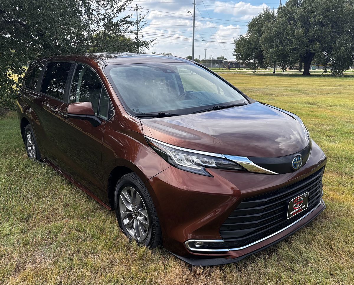 Toyota Sienna photo 3