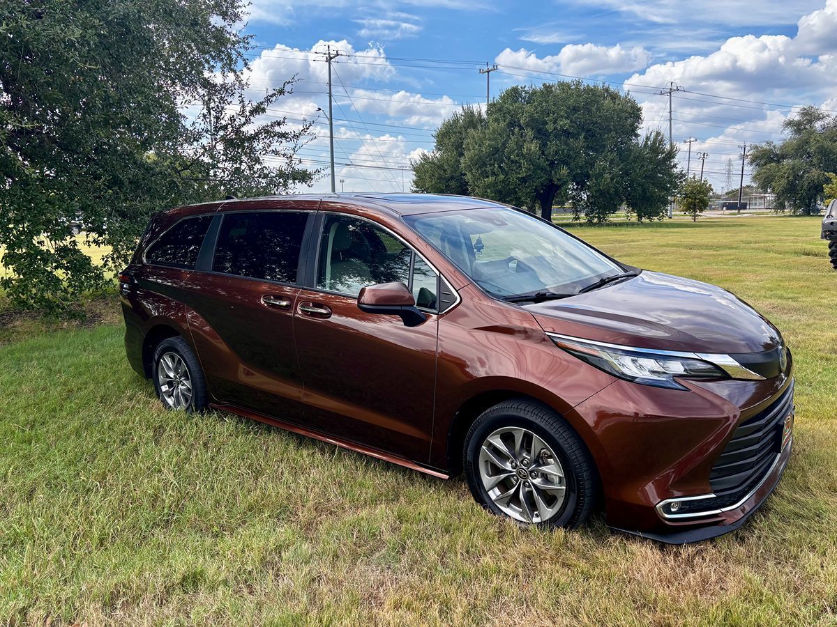Toyota Sienna photo 4