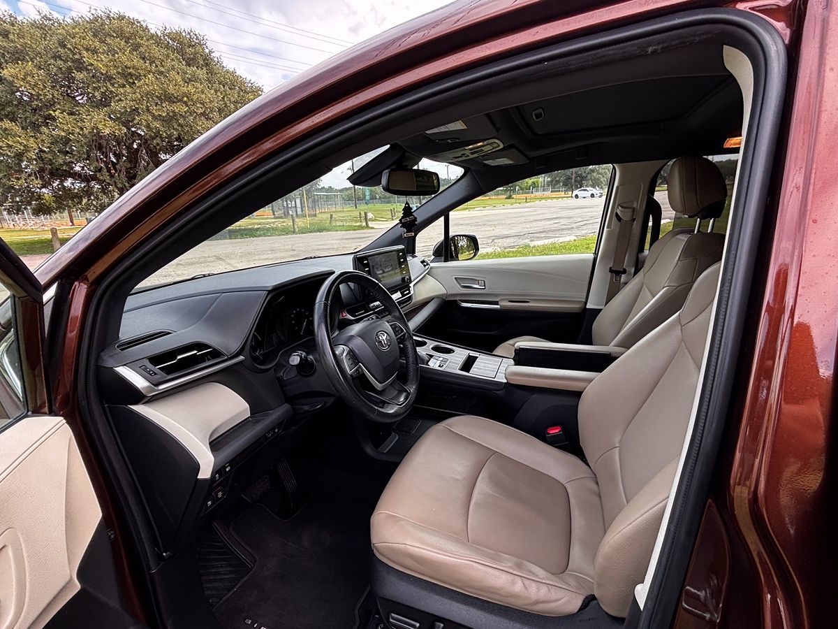 Toyota Sienna photo 9
