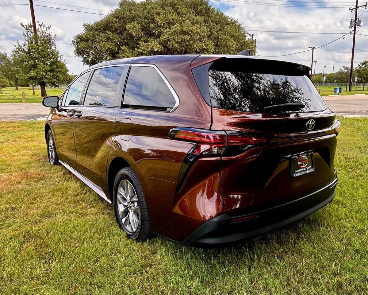 Toyota Sienna photo 7