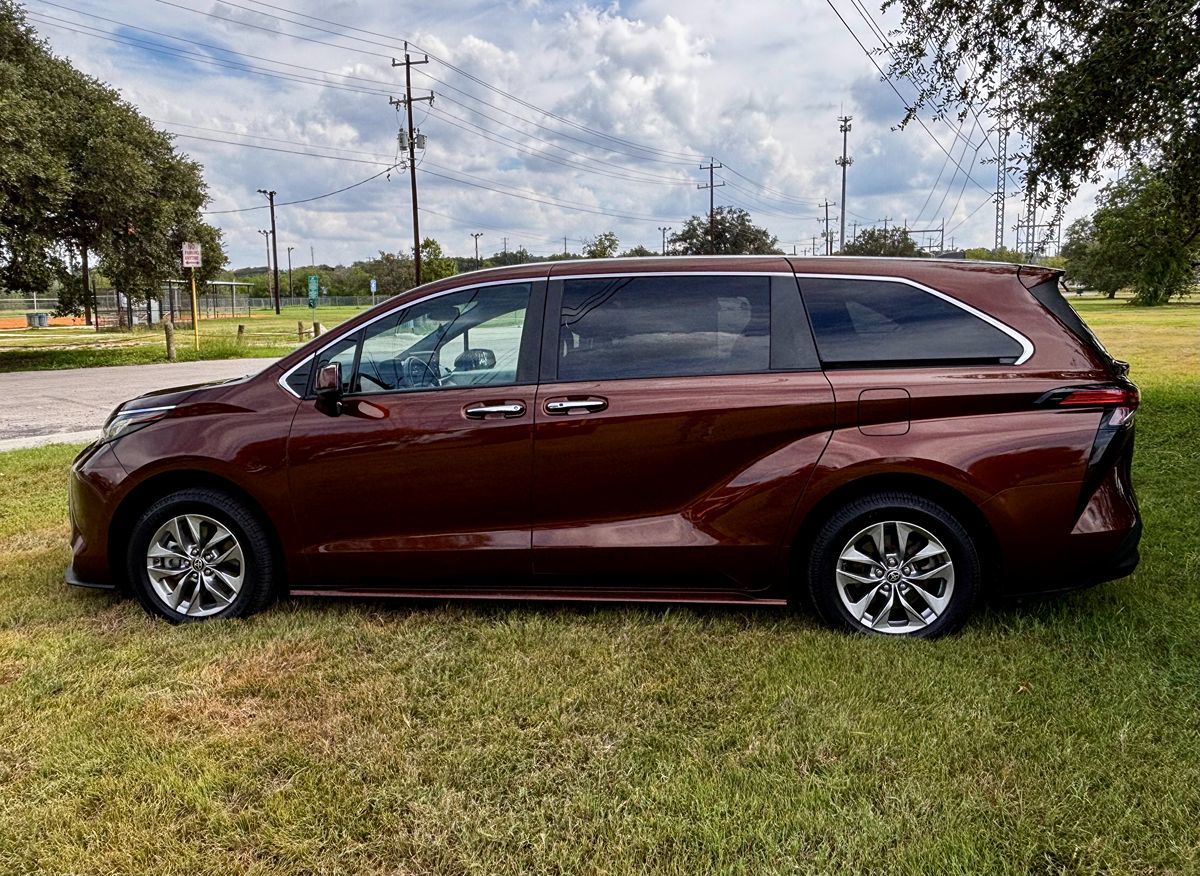 Toyota Sienna photo 8