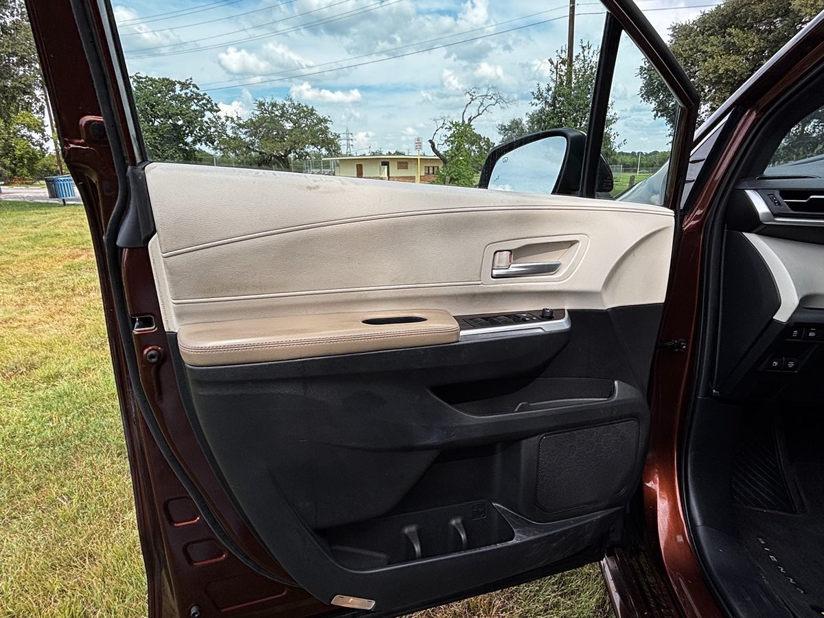Toyota Sienna photo 10