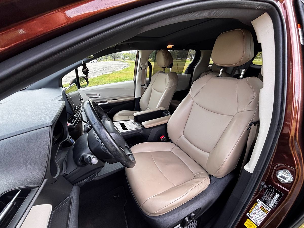 Toyota Sienna photo 11