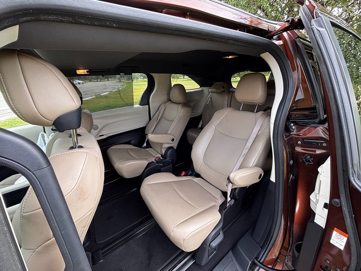 Toyota Sienna photo 15