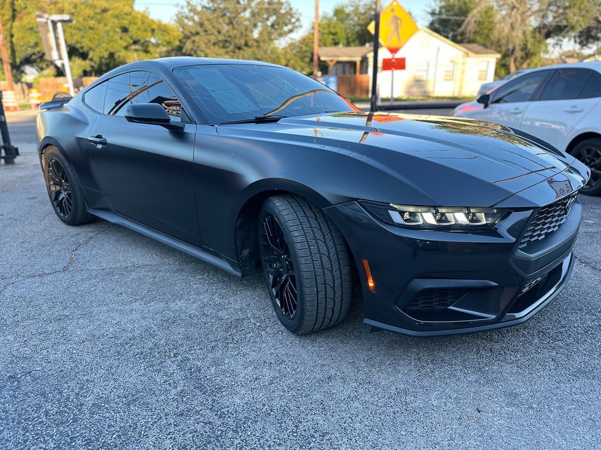 Ford Mustang photo 3