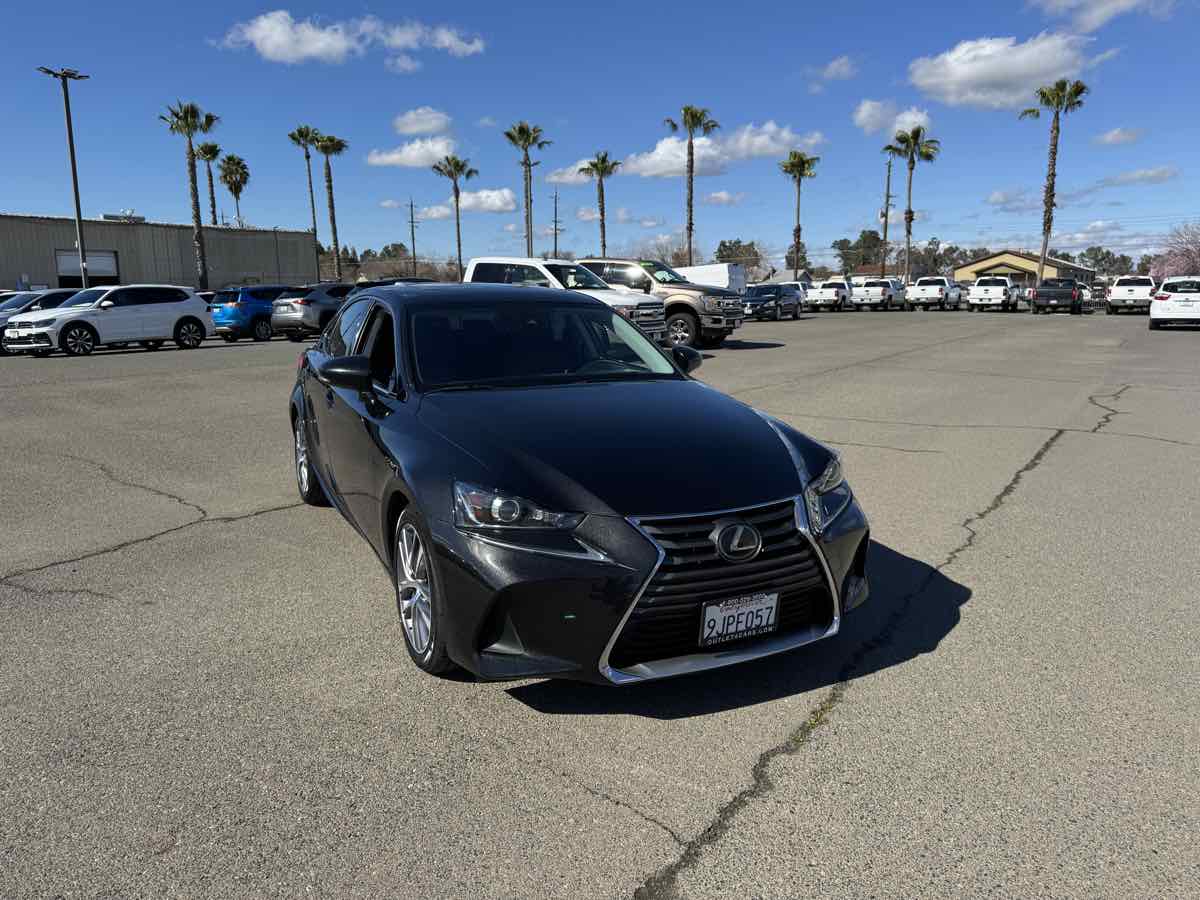 2018 Lexus IS 300 photo 3