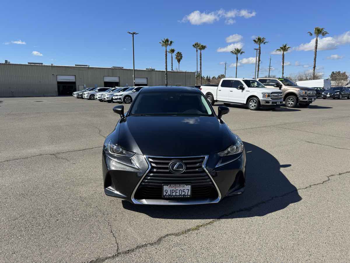 2018 Lexus IS 300 photo 4