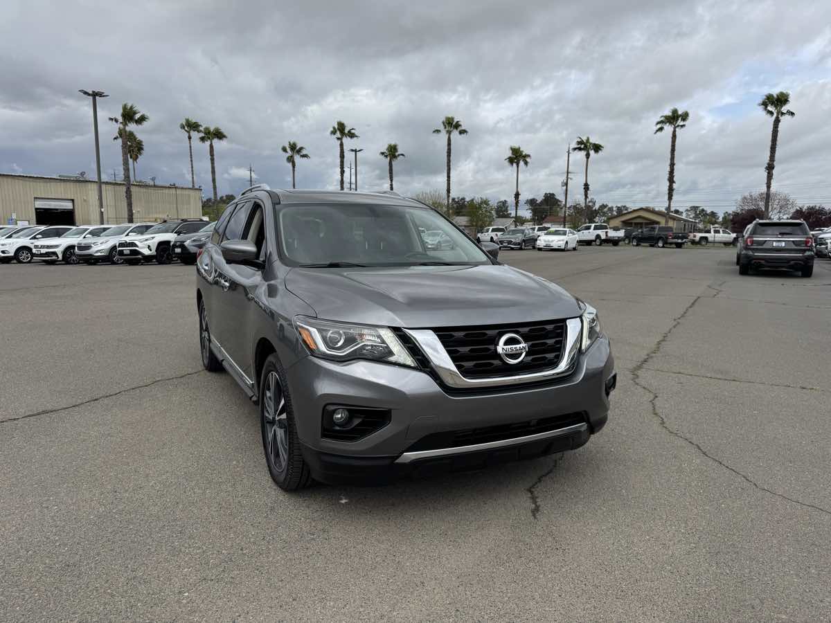 2020 Nissan Pathfinder Platinum photo 3