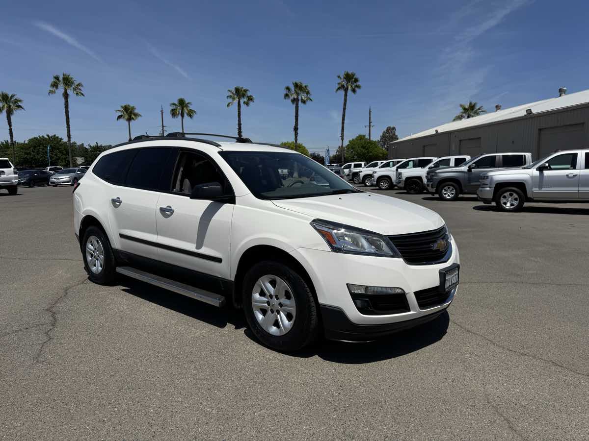 2015 Chevrolet Traverse LS photo 2