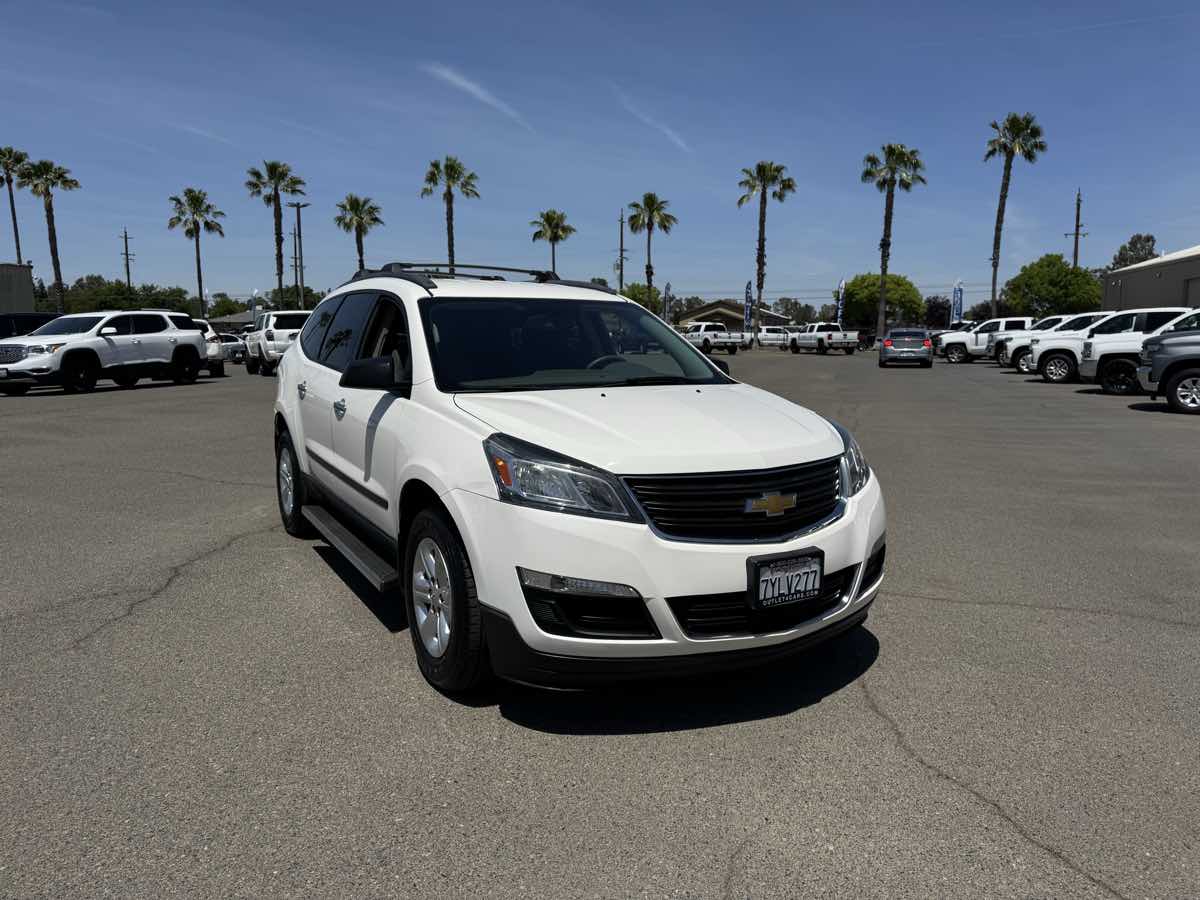 2015 Chevrolet Traverse LS photo 3