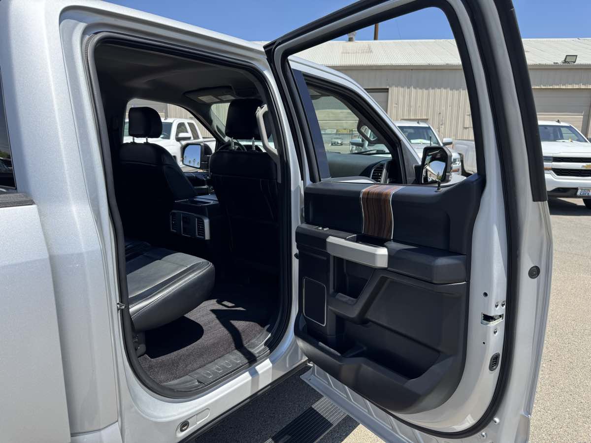 2016 Ford F-150 Lariat FX4 photo 19