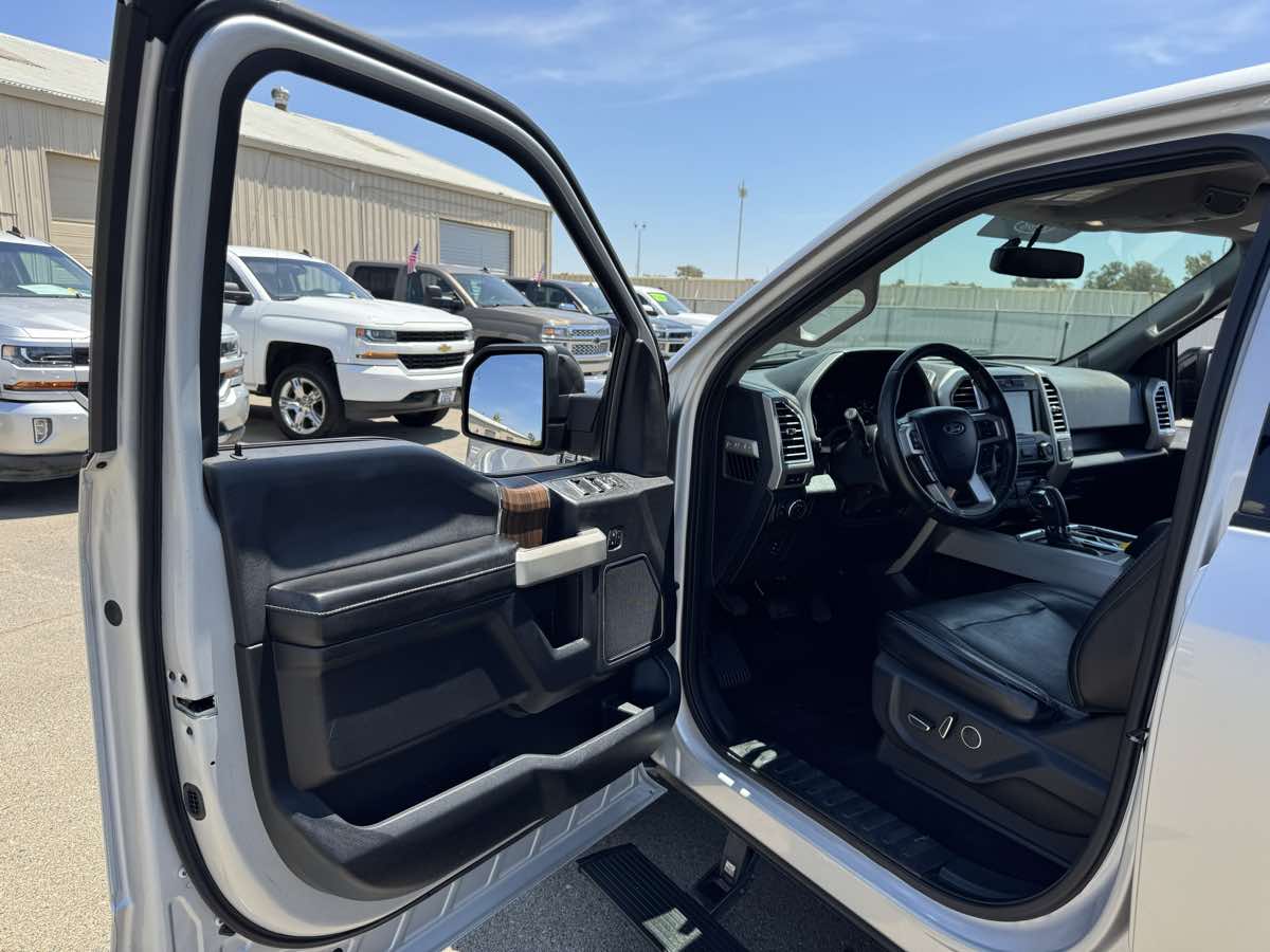 2016 Ford F-150 Lariat FX4 photo 23