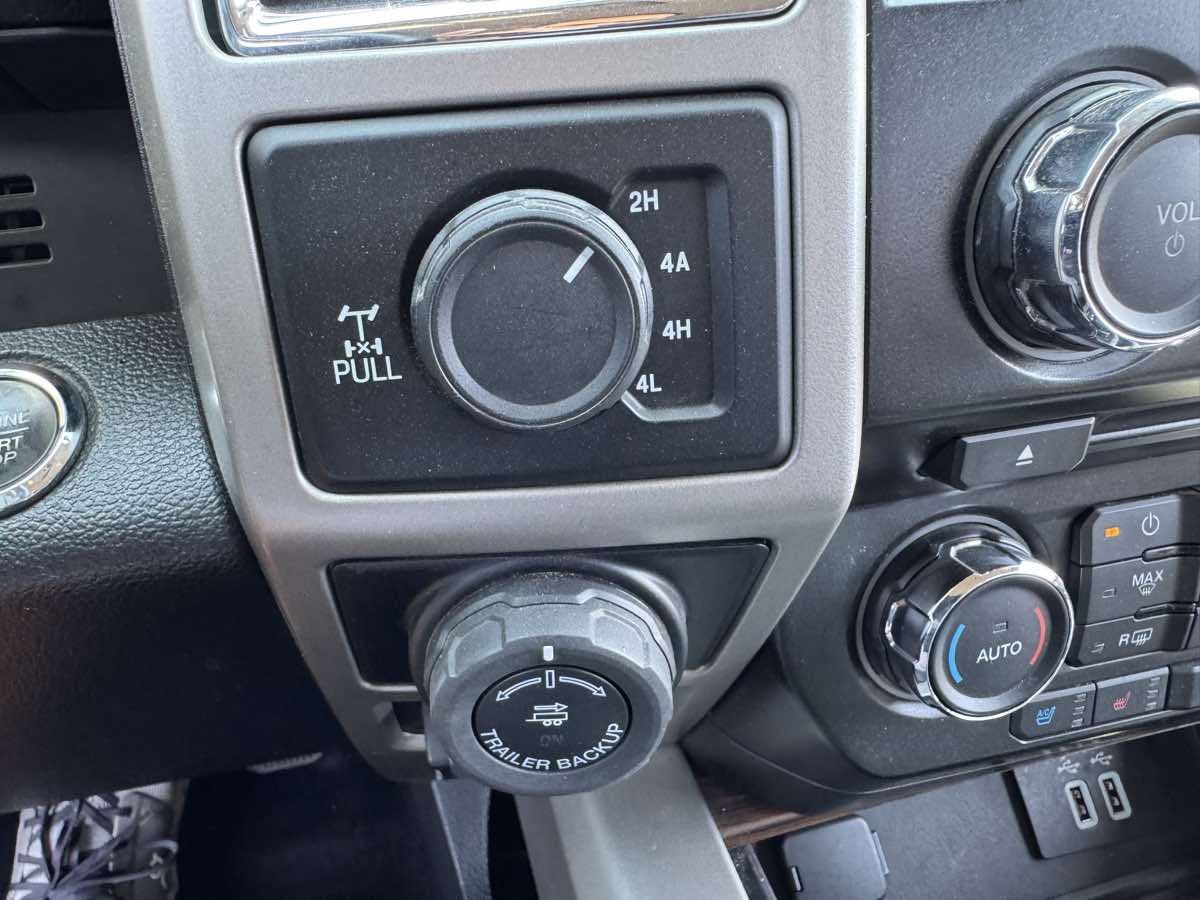 2016 Ford F-150 Lariat FX4 photo 29