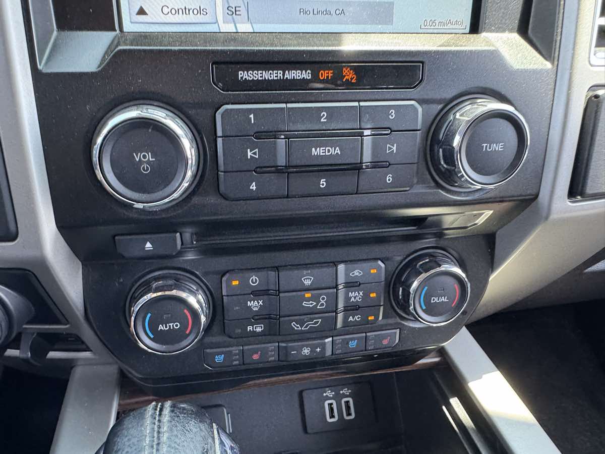 2016 Ford F-150 Lariat FX4 photo 30