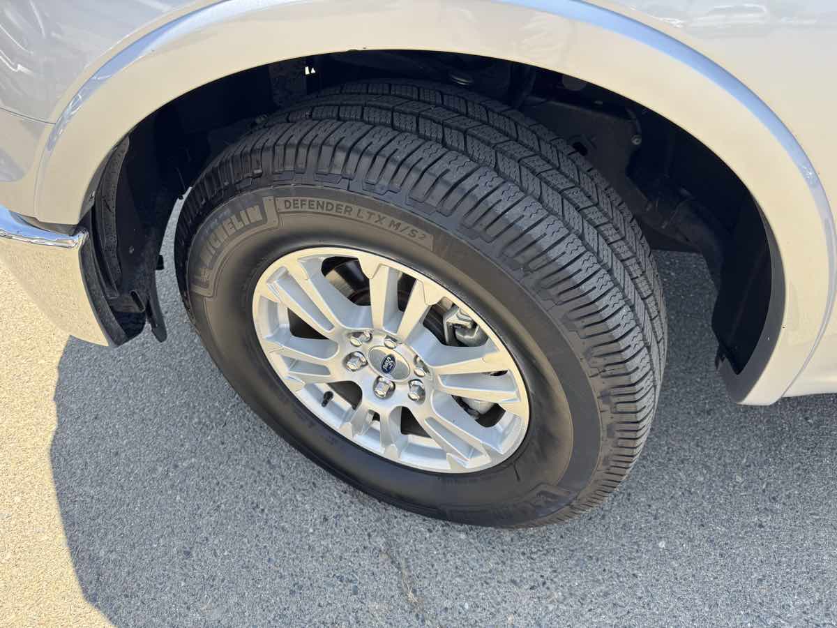 2016 Ford F-150 Lariat FX4 photo 38