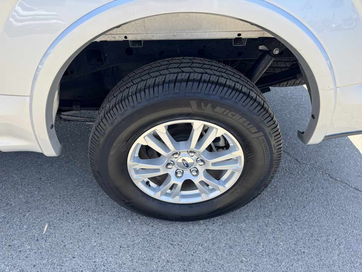 2016 Ford F-150 Lariat FX4 photo 39