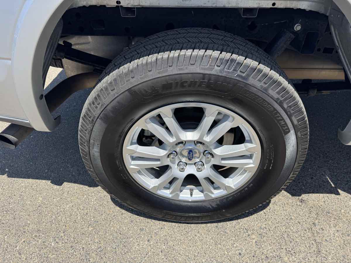 2016 Ford F-150 Lariat FX4 photo 40