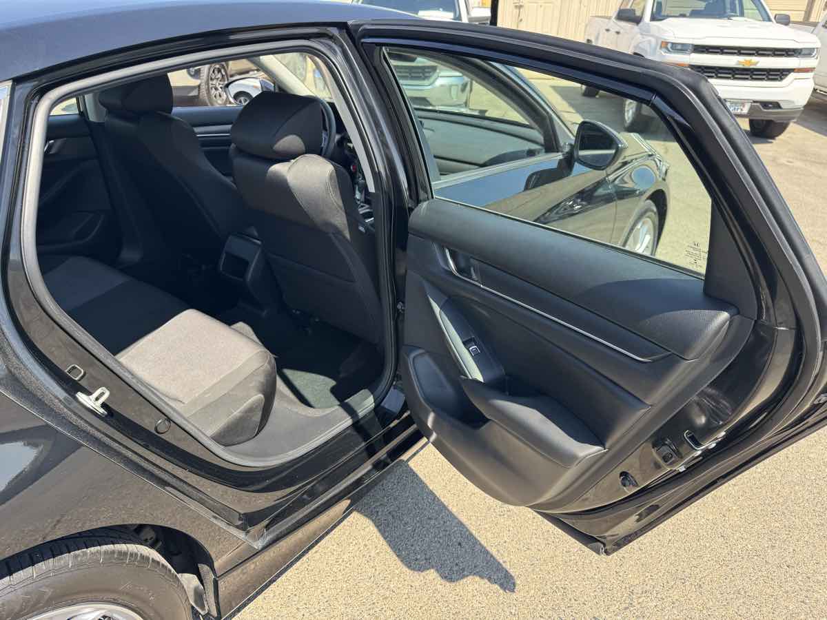 2020 Honda Accord LX 1.5T photo 18