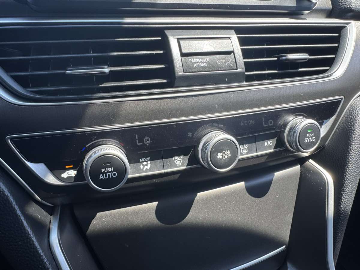 2020 Honda Accord LX 1.5T photo 30