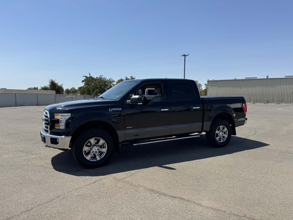 2017 Ford F-150 XLT FX4 photo 2