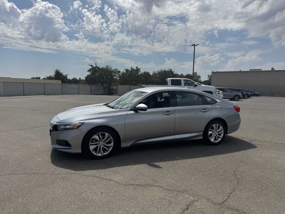 2018 Honda Accord LX 1.5T photo 4